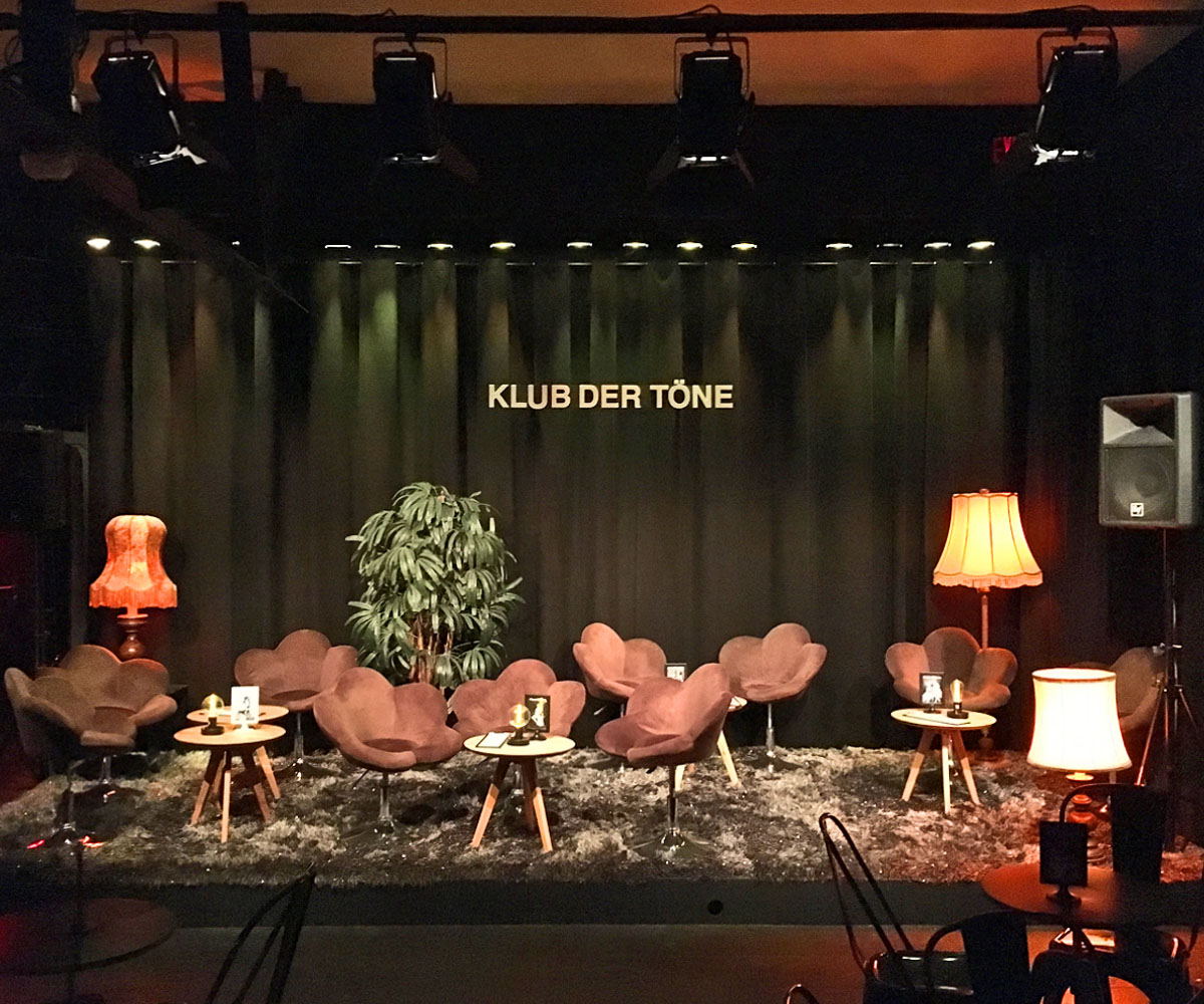 Bühne als Lounge