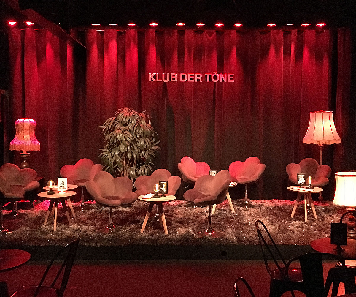 Bühne als Lounge